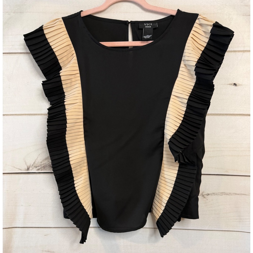 VICI‎ Black Tan Pleated Ruffle Sleeveless Blouse Keyhole Back JTB235-VC Medium